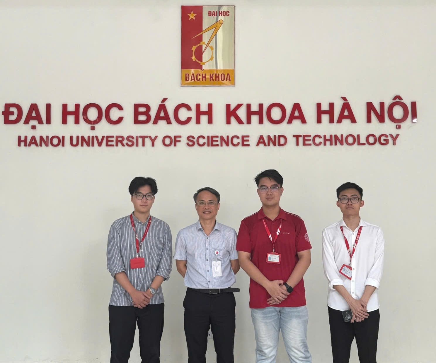 nhóm nghiên cứu cùng PGS Nguyễn Đức Huy