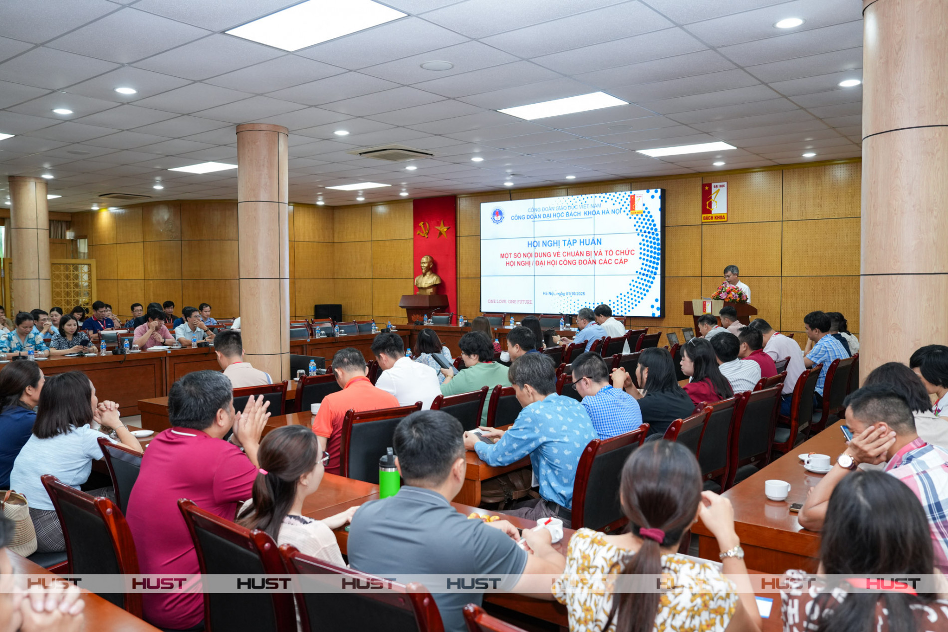 Hơn 100 cán bộ công đoàn Bách khoa Hà Nội tham gia tập huấn công tác tổ chức Đại hội Công đoàn các cấp