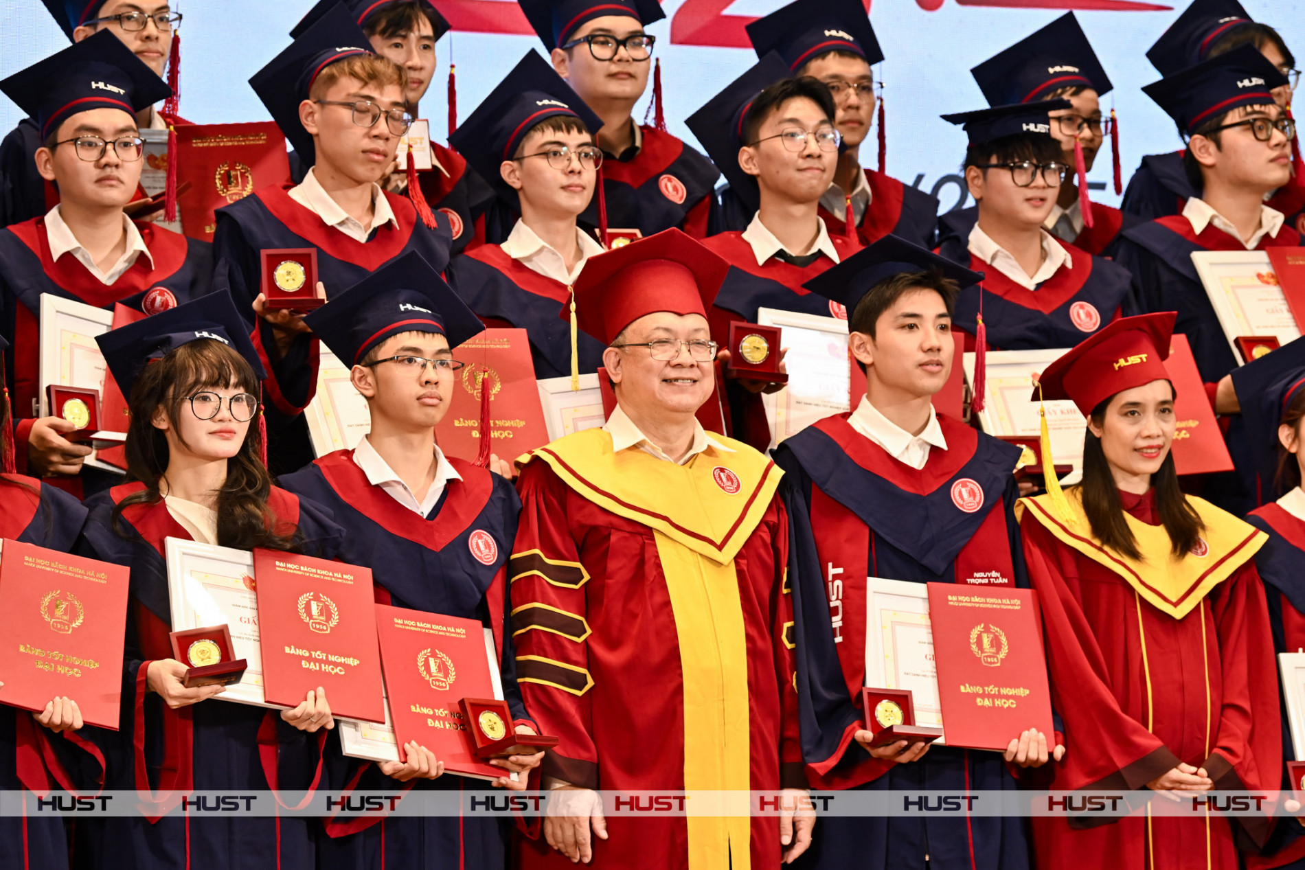 Những khoảnh khắc đáng nhớ trong mùa lễ tốt nghiệp Bách khoa 2025