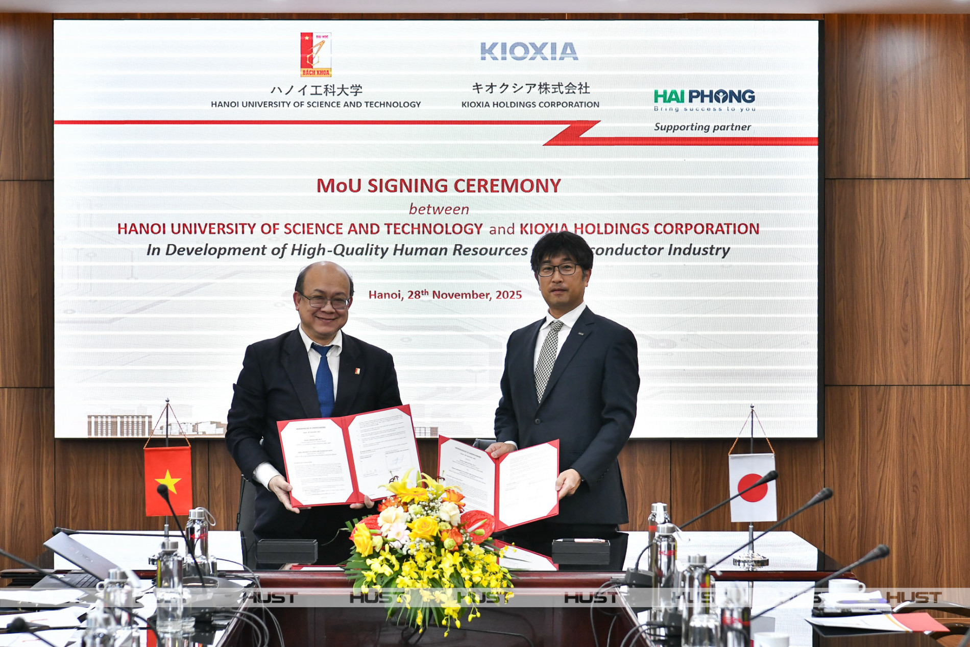 Bách khoa Hà Nội hợp tác với doanh nghiệp hàng đầu thế giới trong lĩnh vực công nghệ bộ nhớ và bán dẫn