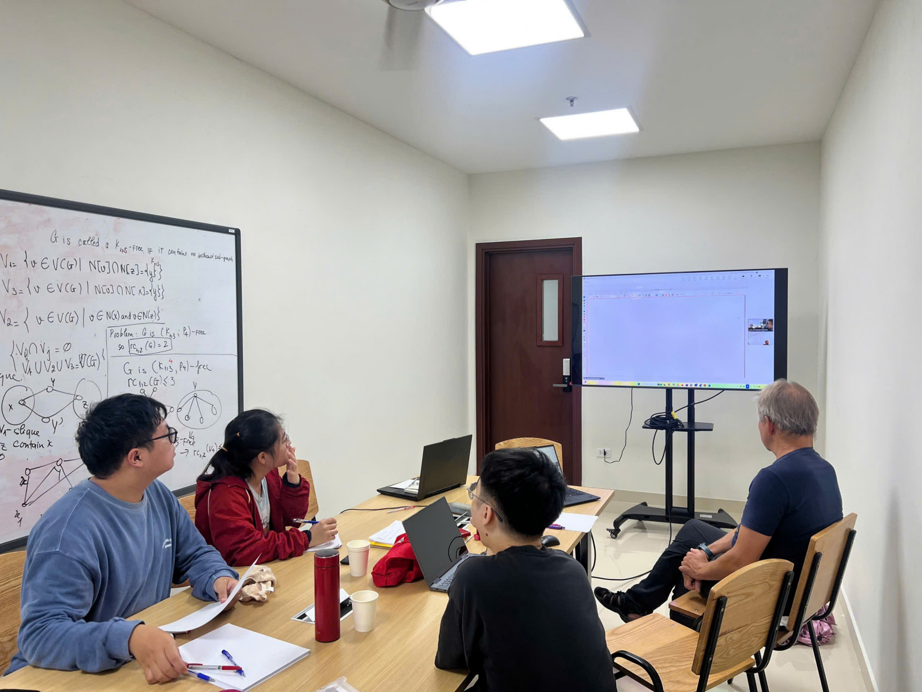 ảnh trong lớp học NCKH