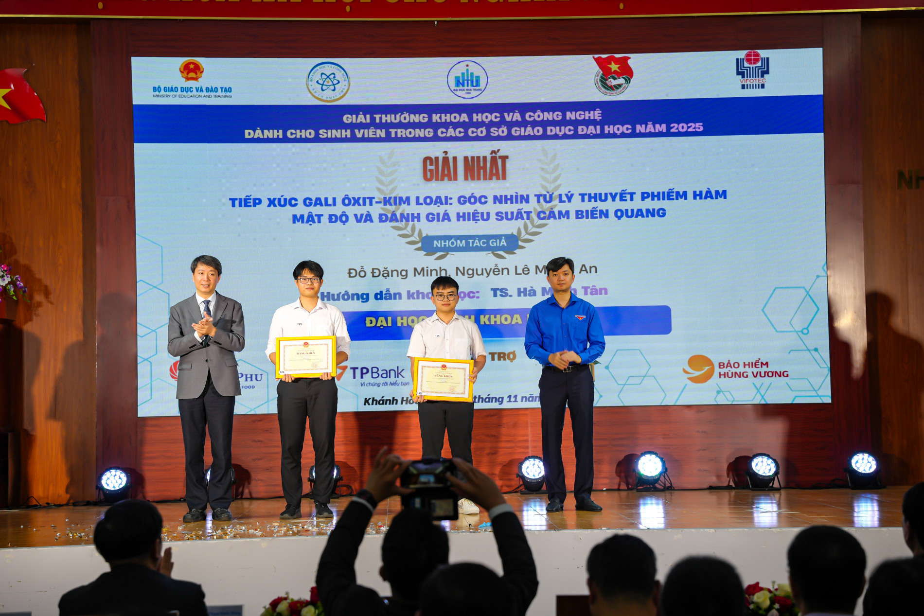 Bền bỉ từ lý thuyết đến ứng dụng: Dấu ấn sinh viên Bách khoa Hà Nội tại Giải thưởng Khoa học và Công nghệ 2025