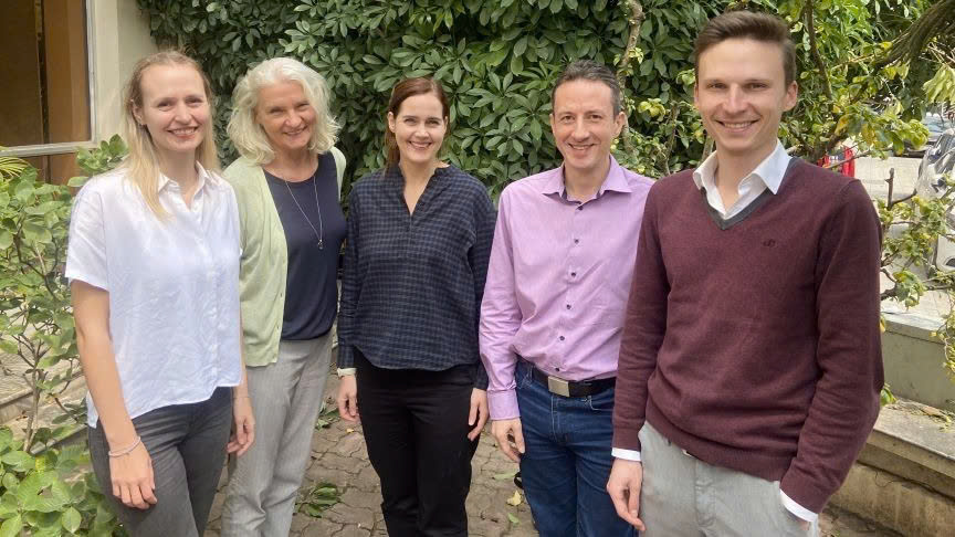 Cô Saskia Moritz (bìa trái), giảng viên Đức tại Đại học Bách khoa Hà Nội