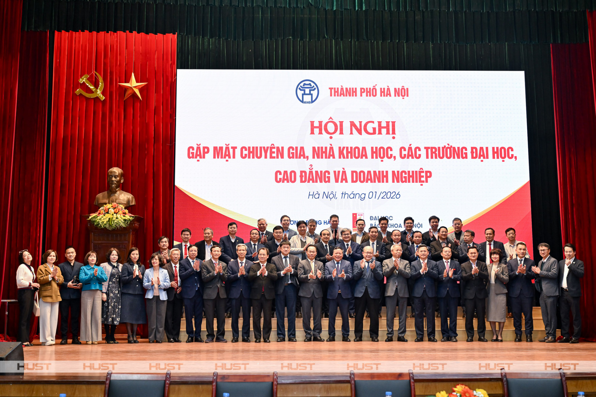 Thành phố Hà Nội gặp mặt chuyên gia, nhà khoa học và doanh nghiệp