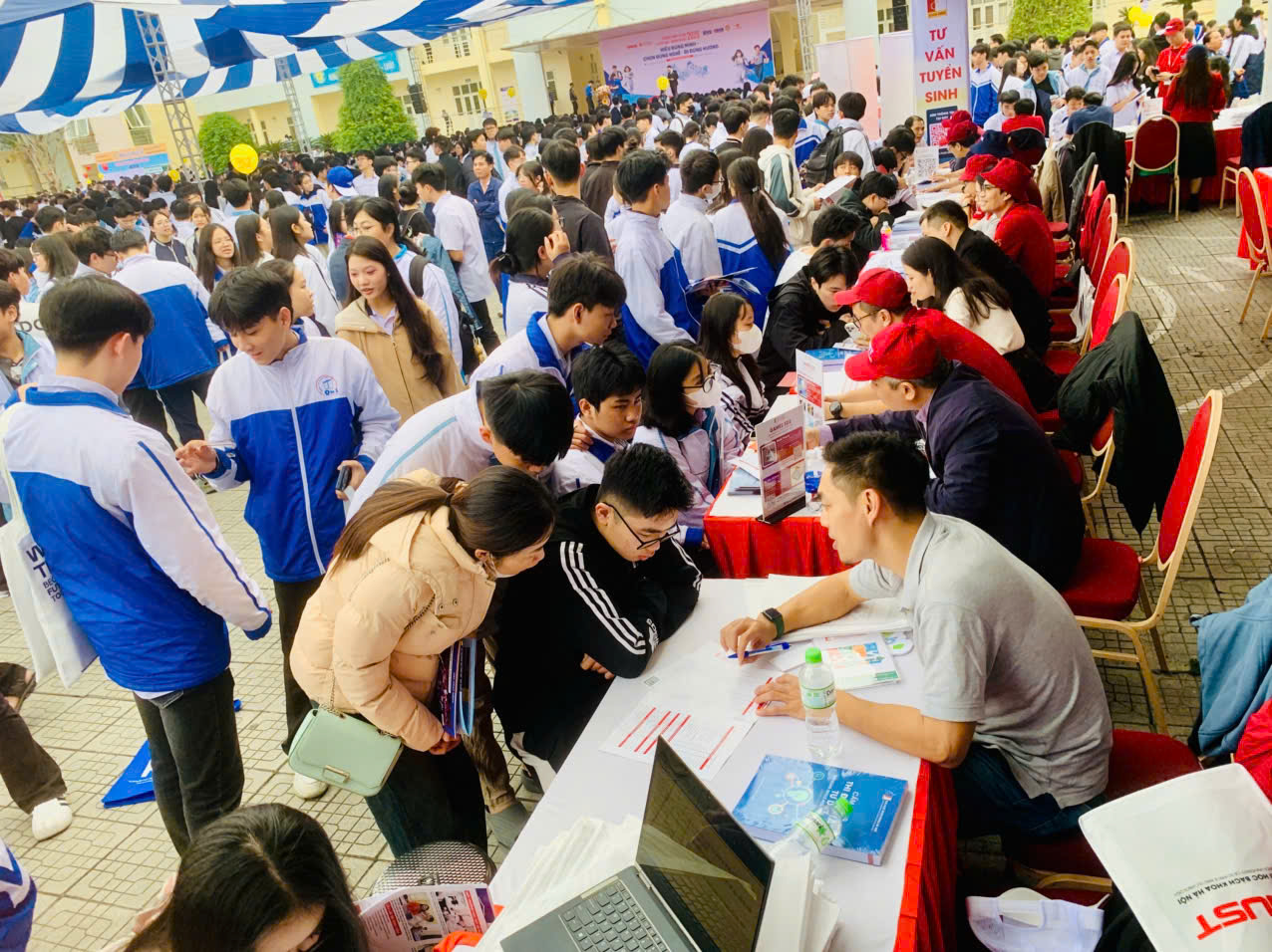 Tư vấn tuyển sinh Bách khoa Hà Nội tại Thanh Hóa: Những cuộc trò chuyện bắt đầu từ tương lai