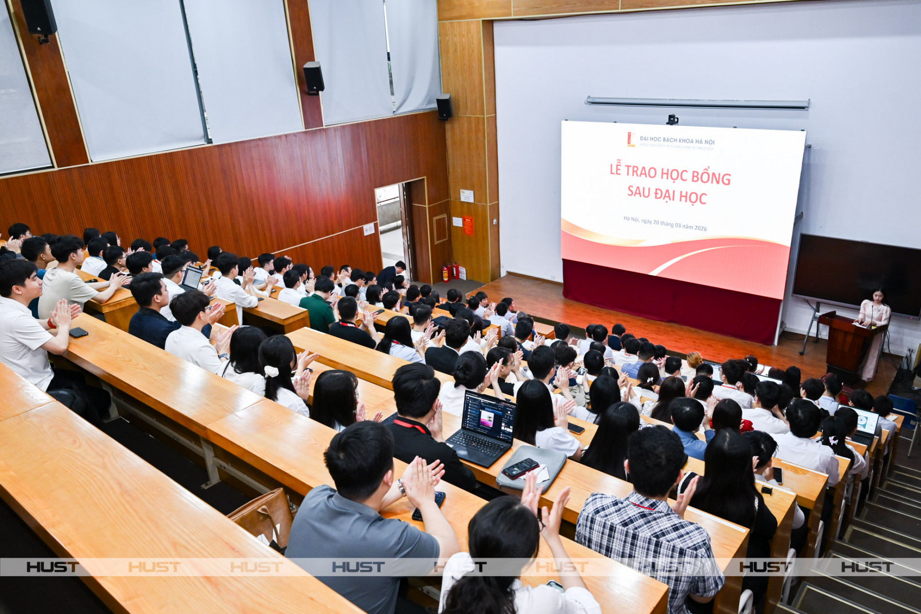 Bách khoa Hà Nội trao 4 tỷ đồng học bổng sau đại học, miễn học phí cho tất cả NCS trúng tuyển từ 2026