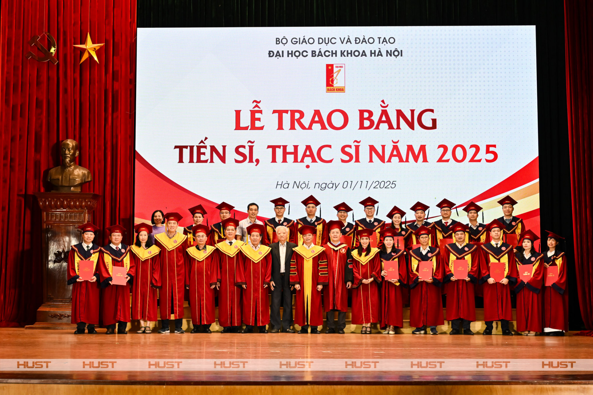 38 tân tiến sĩ trong Lễ trao bằng tiến sĩ, thạc sĩ năm 2025. Ảnh: Duy Thành