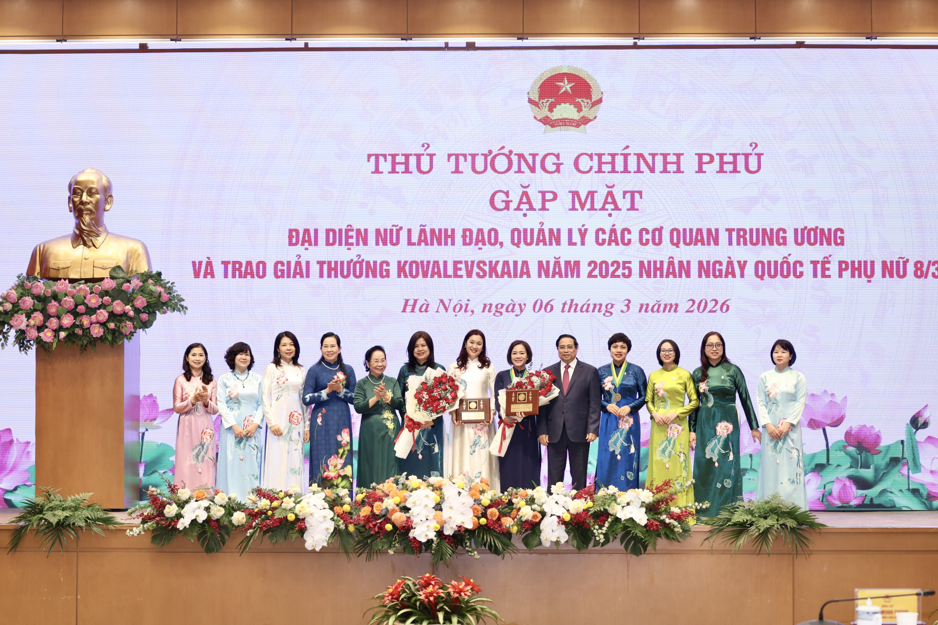 Thủ tướng Phạm Minh Chính trao Giải thưởng Kovalevskaia năm 2025 tặng tập thể các nhà khoa học nữ thuộc Khoa Kỹ thuật Thực phẩm, Trường Hóa và Khoa học sự sống, Đại học Bách khoa Hà Nội
