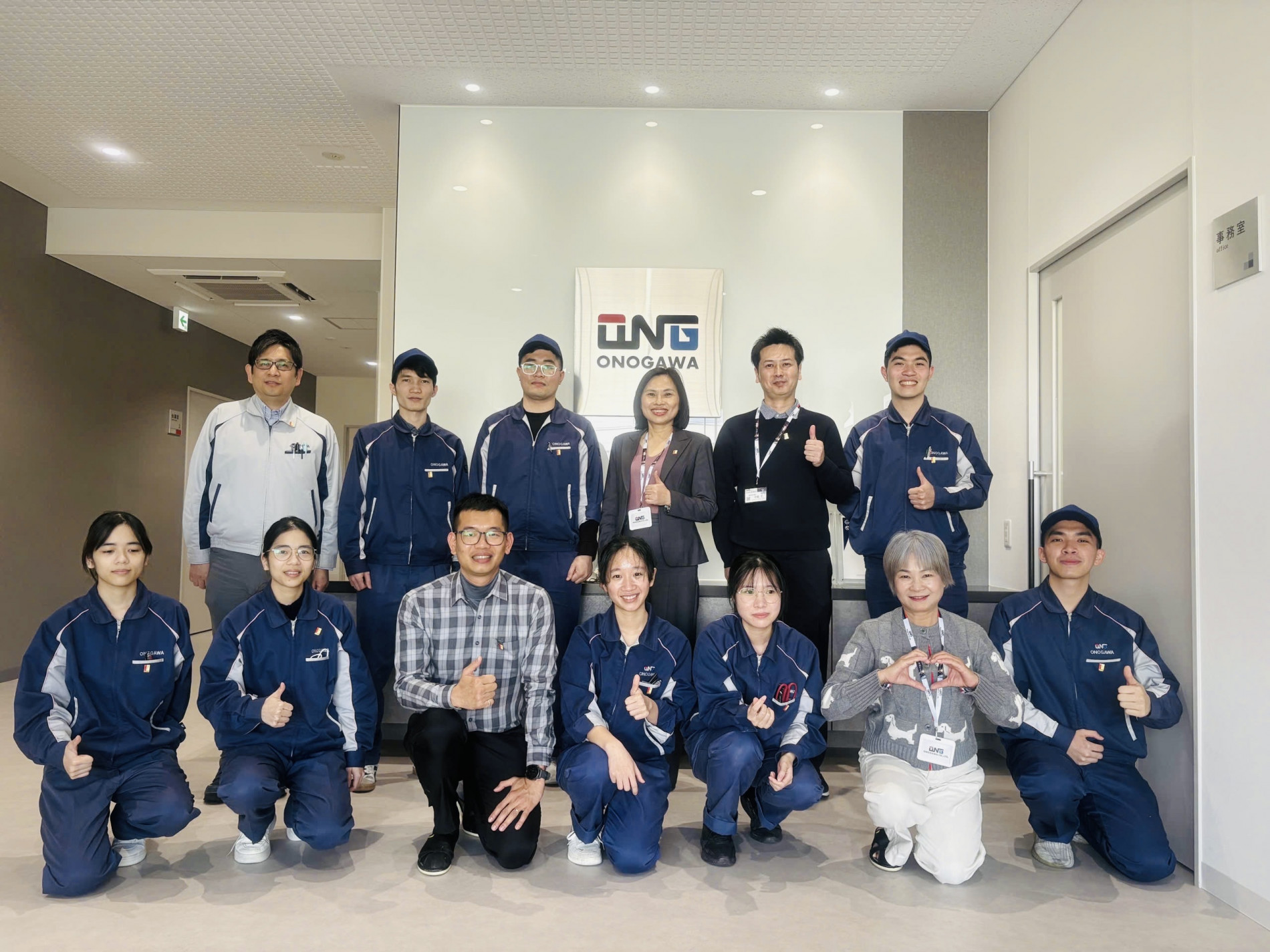 Đoàn công tác Đại học Bách khoa Hà Nội cùng lãnh đạo Công ty Onogawa và các cựu sinh viên Bách khoa đang làm việc tại đây