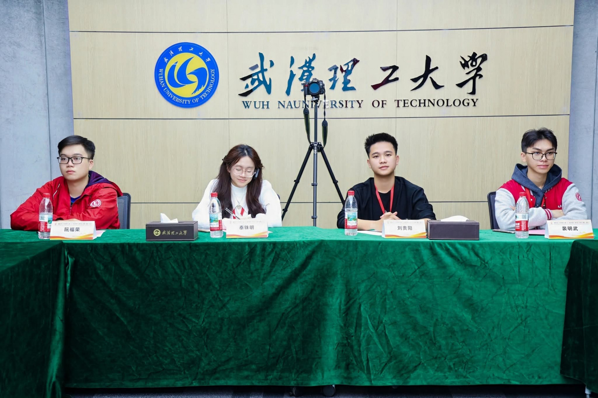 ảnh tham gia hành trình đỏ (1)