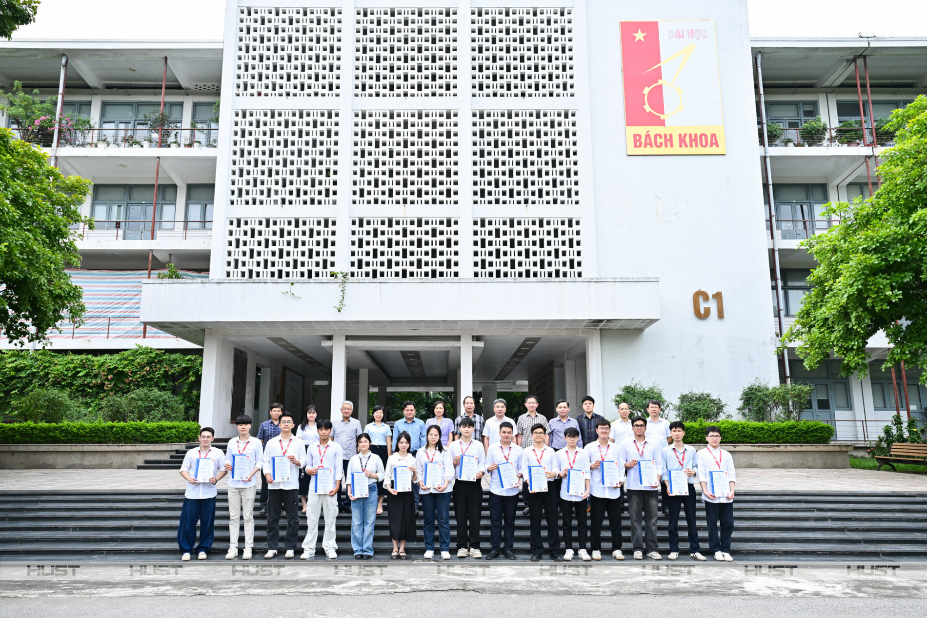 20 suất học bổng Petrolimex được trao đi, 20 khát vọng tương lai được tiếp lửa