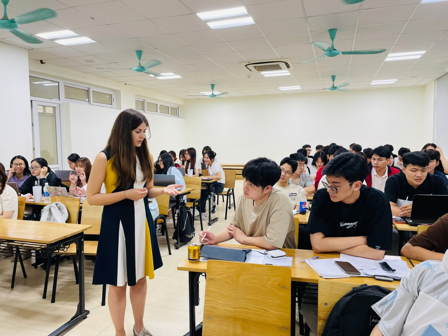 E14 học với chuyên gia