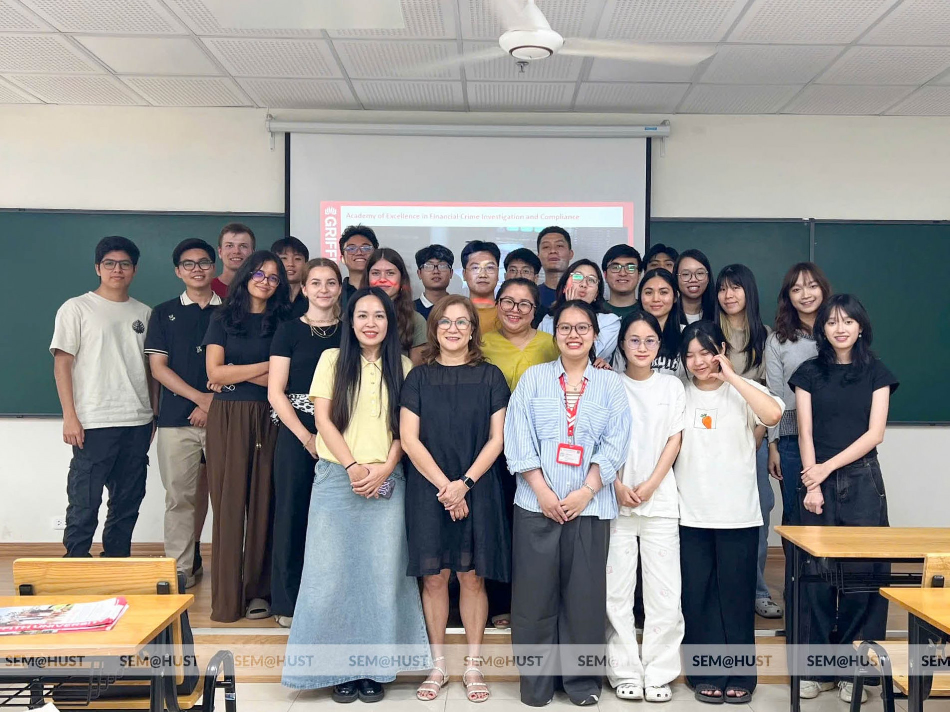 Học với chuyên gia nước ngoài