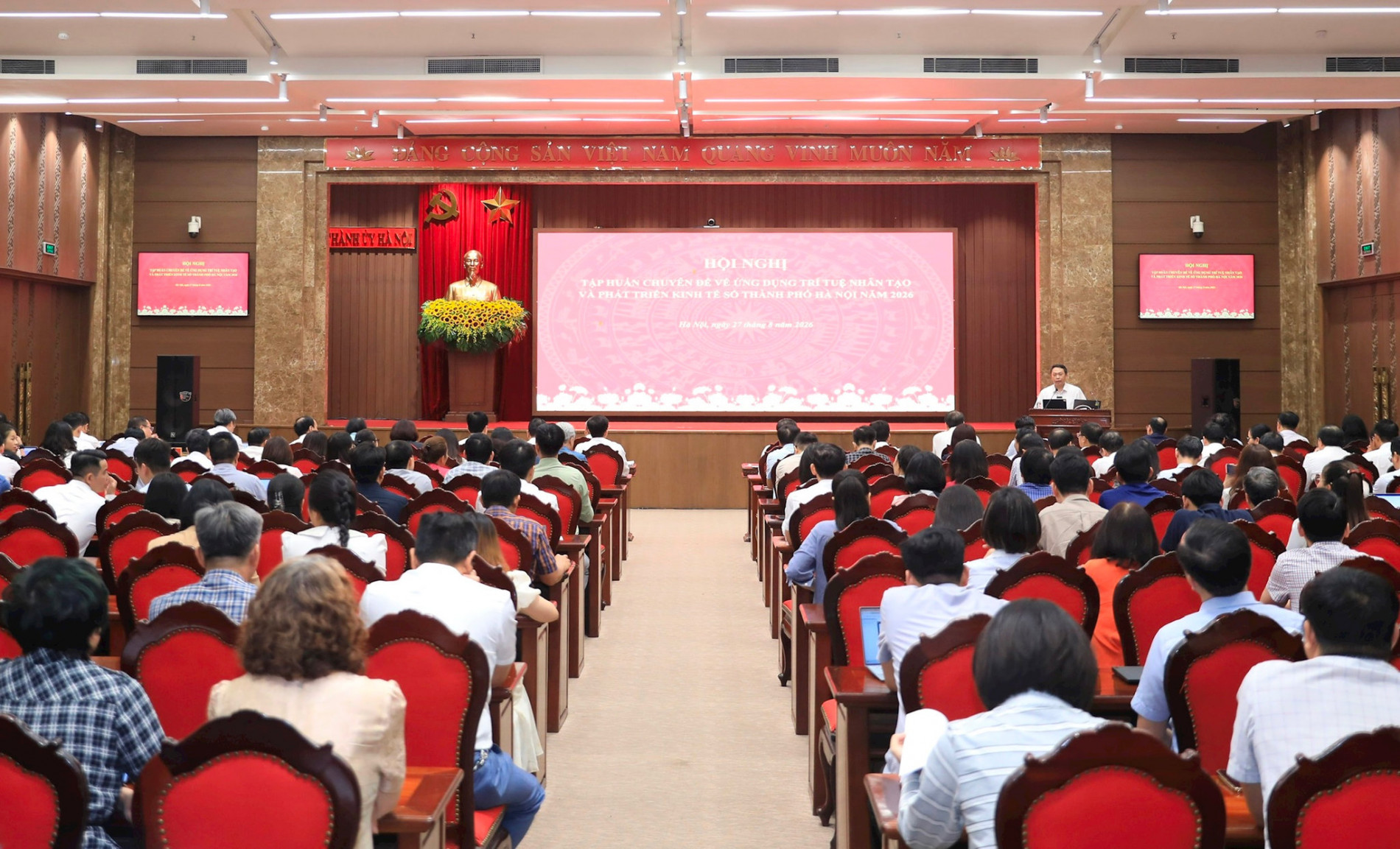 Quang cảnh hội nghị tại điểm cầu Thành ủy Hà Nội. Ảnh: Quang Thái