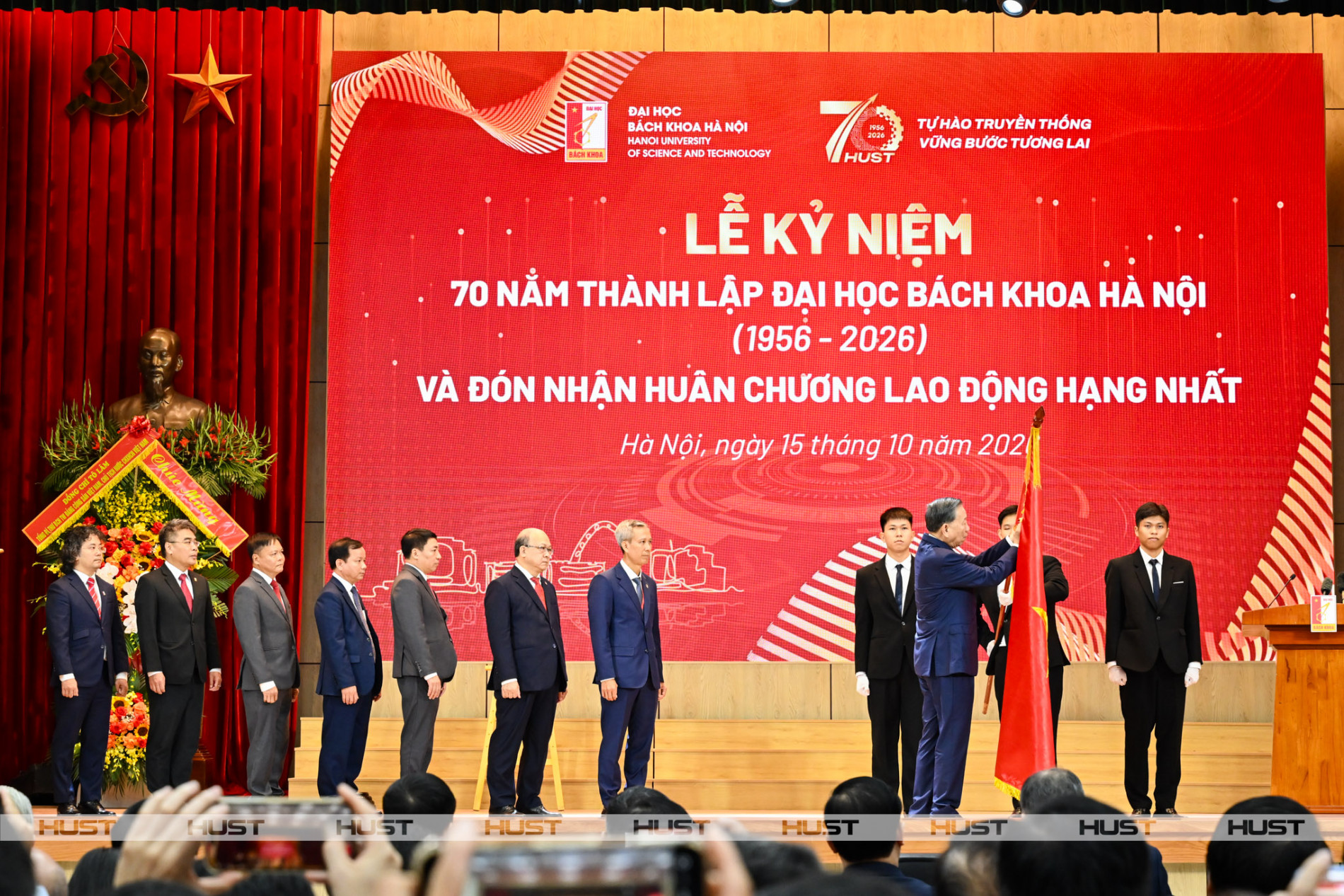 Tổng Bí thư, Chủ tịch nước Tô Lâm trao Huân chương Lao động hạng Nhất cho Đại học Bách khoa Hà Nội