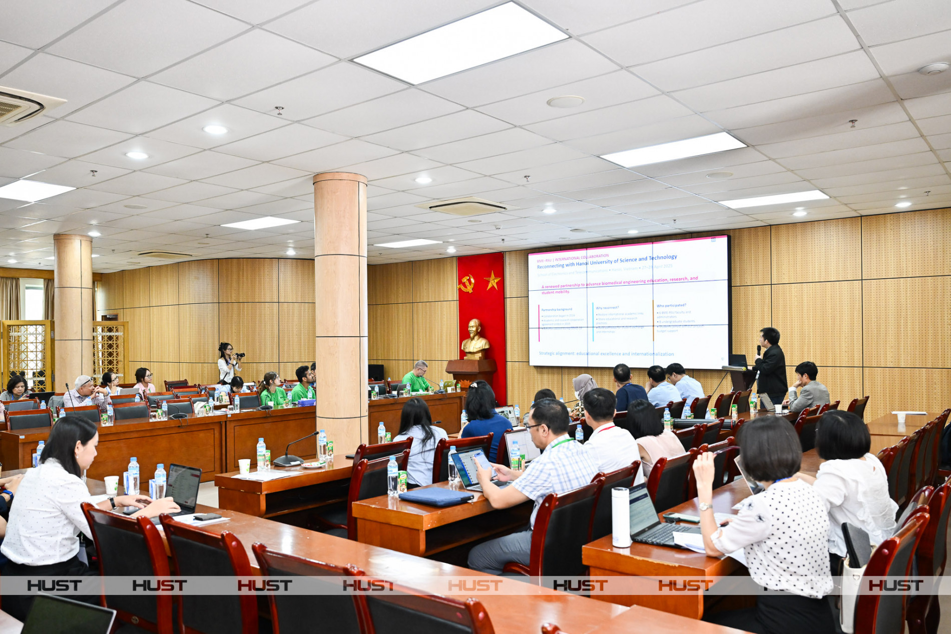 Toàn cảnh hội thảo